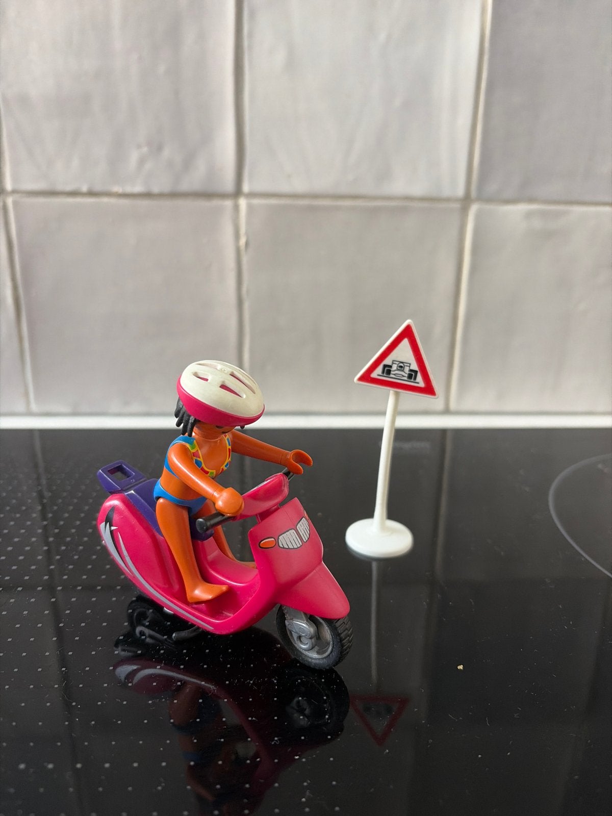 Playmobil scooter met figuur en verkeersbord, Ophalen of Verzenden, Zo goed als nieuw
