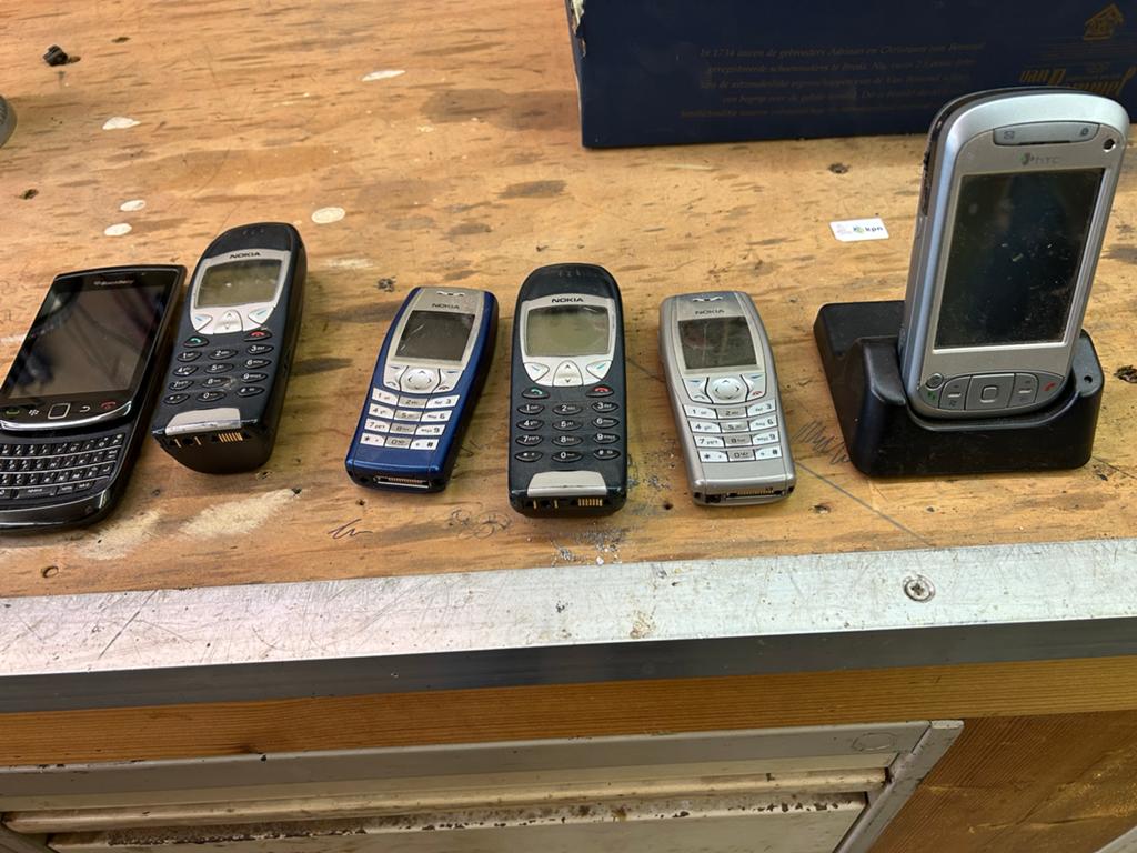 Partij oude mobiele telefoons (Nokia, Blackberry, HTC), Ophalen, Gebruikt, Minder dan 3 megapixel, Klassiek of Candybar