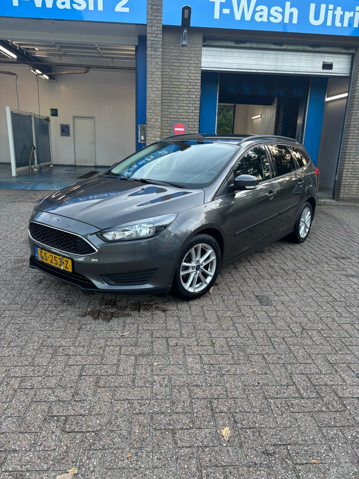 Ford Focus 1.0 Ecoboost met revisie motor en nieuwe apk, Stof, Zwart, 100 pk, Origineel Nederlands