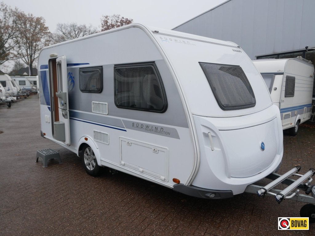 Knaus Sudwind Silver Selection 420 QD Incl. mover en fietsen, Caravans en Kamperen, Bedrijf, Treinzit, Schokbreker, 4 tot 5 meter
