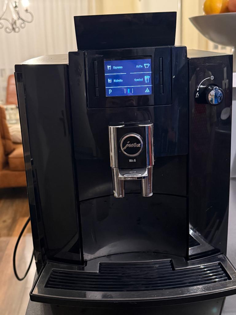 Jura WE6 Professionele Koffiemachine - Zo goed als nieuw, Witgoed en Apparatuur, Koffiezetapparaten, Afneembaar waterreservoir