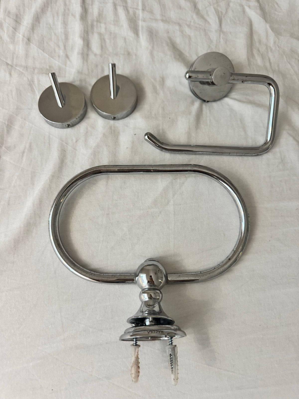 Badkamer set: handdoekhaakjes, wc-rolhouder en handdoekbeuge, Ophalen of Verzenden, Gebruikt, Zilver, Toilet-accessoire