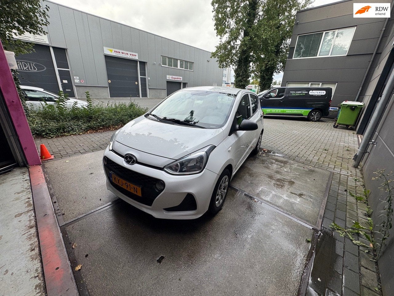 Hyundai I10 1.0i Comfort AUTOMAAT 2019, Auto's, Stof, Gebruikt, Zwart, Wit