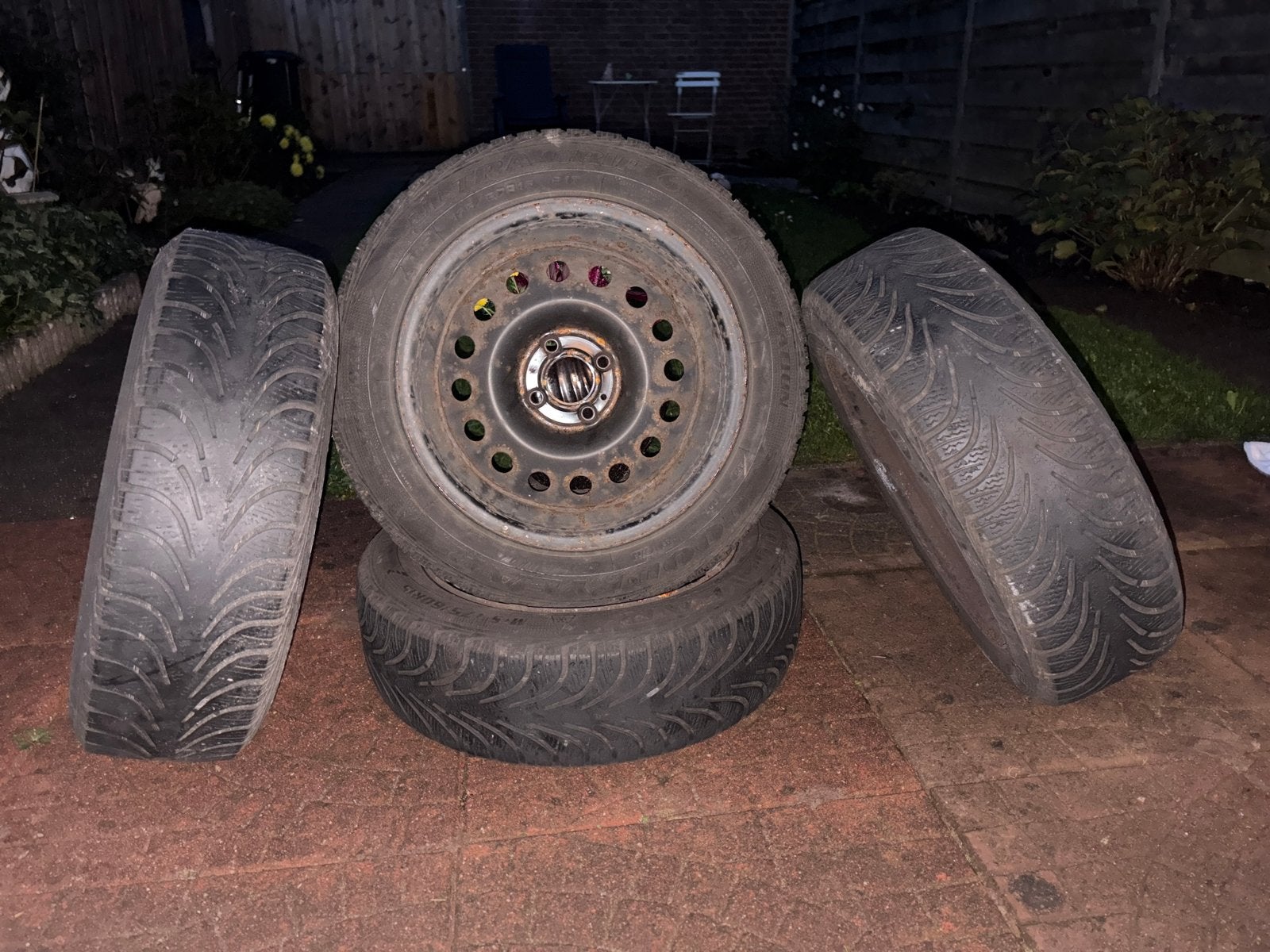 Winterbanden met Nisan Micra velgen - Goodyear Ultra Grip 9, Ophalen, Gebruikt, 15 inch, 175 mm