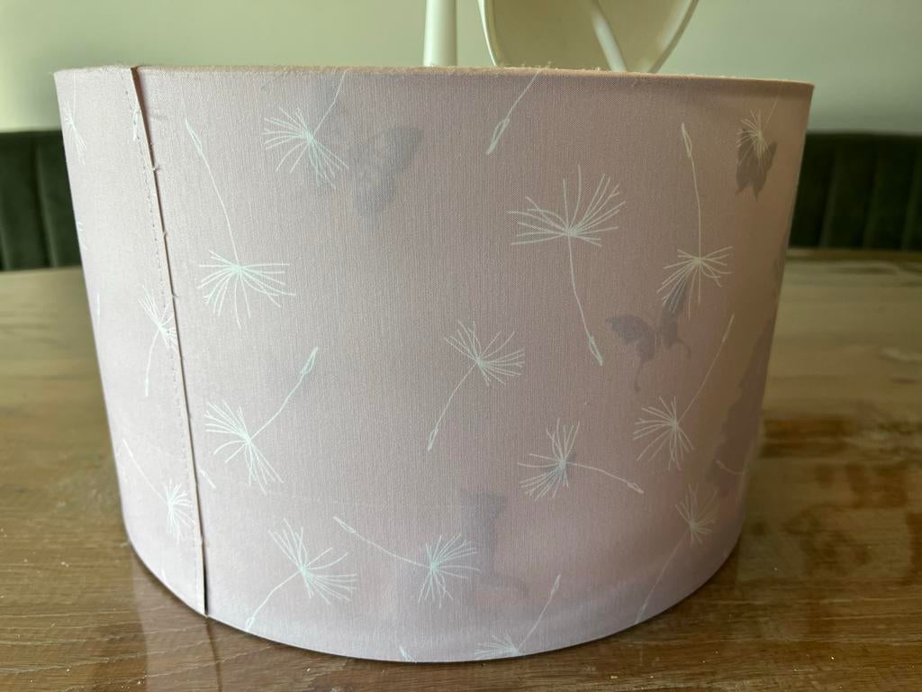 Roze lampenkap met vlinders en paardenbloemen, Ophalen, Gebruikt, Rond, 25 tot 50 cm
