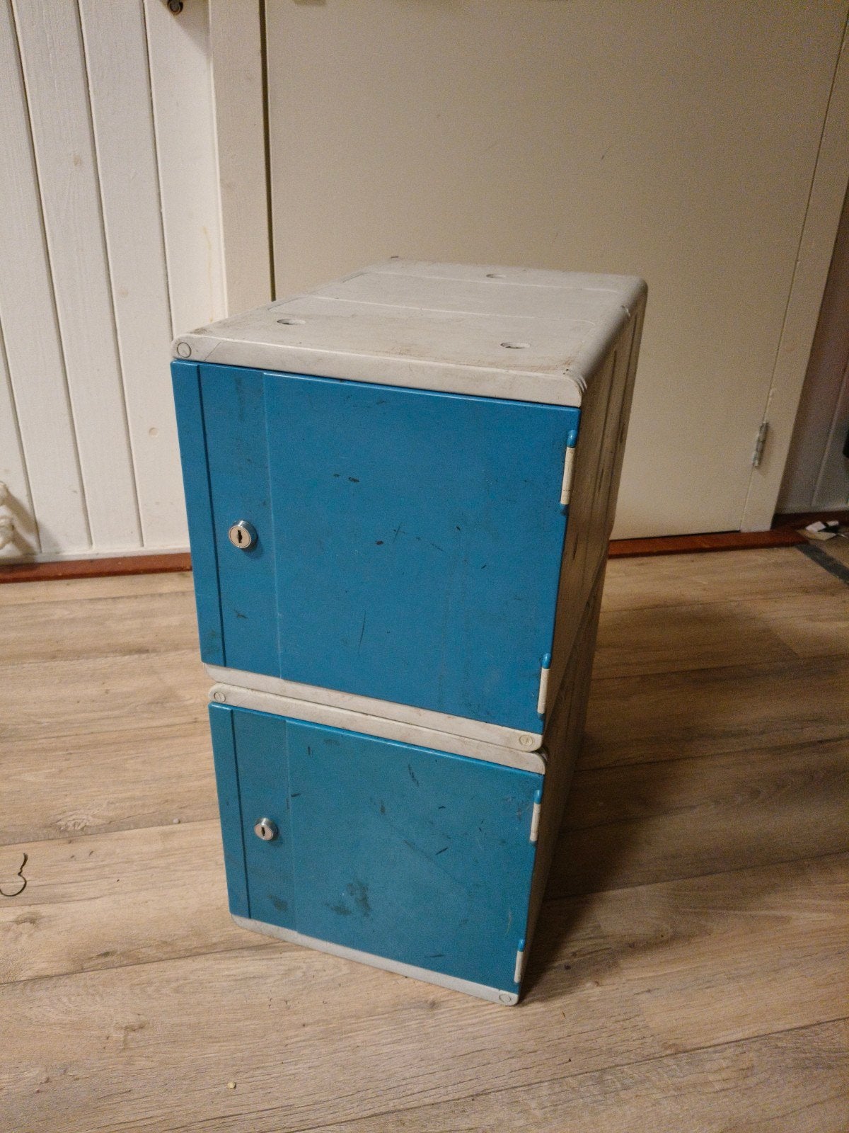 Stapelbare blauwe kluisjes (2 stuks), Ophalen, Gebruikt, Industrieel, functioneel