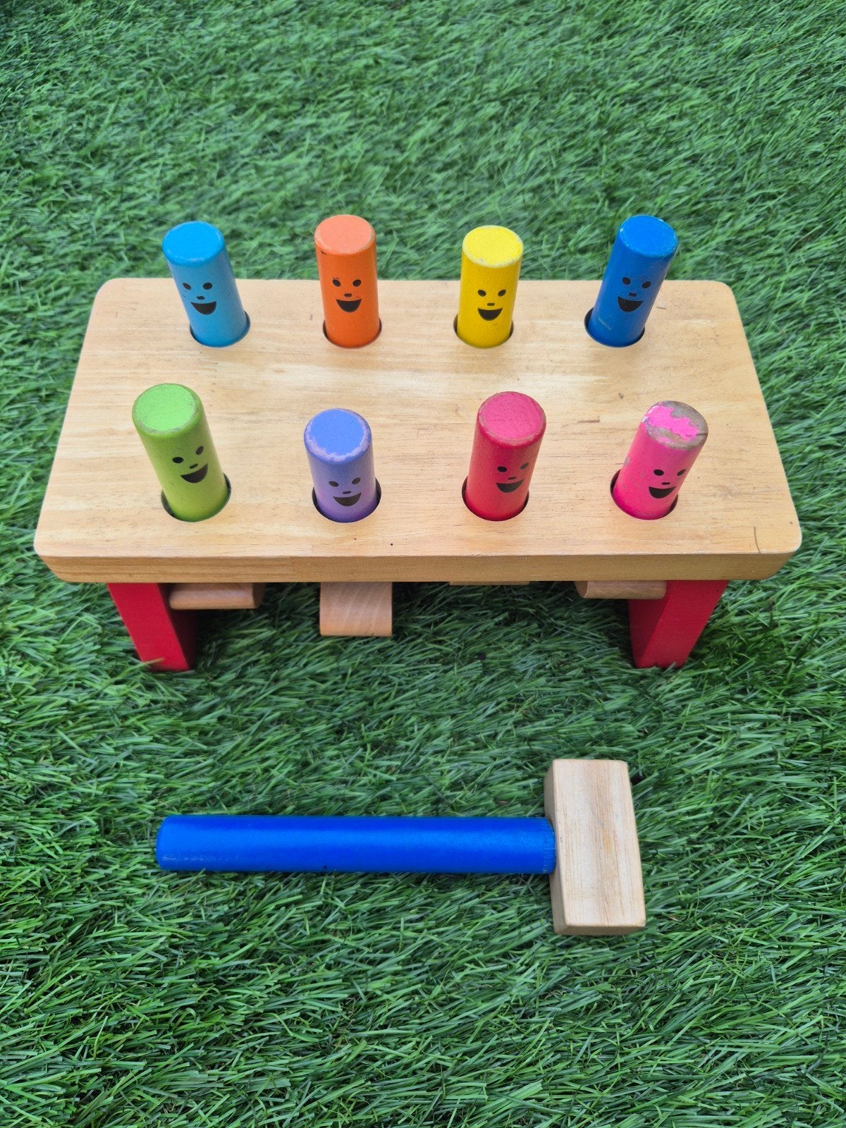 Houten hamertje tik spel met kleurrijke pinnen, Ophalen of Verzenden, Gebruikt, Overige typen