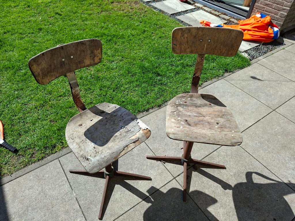 2x Vintage Houten Werkplaatsstoelen - Opknapper, Ophalen