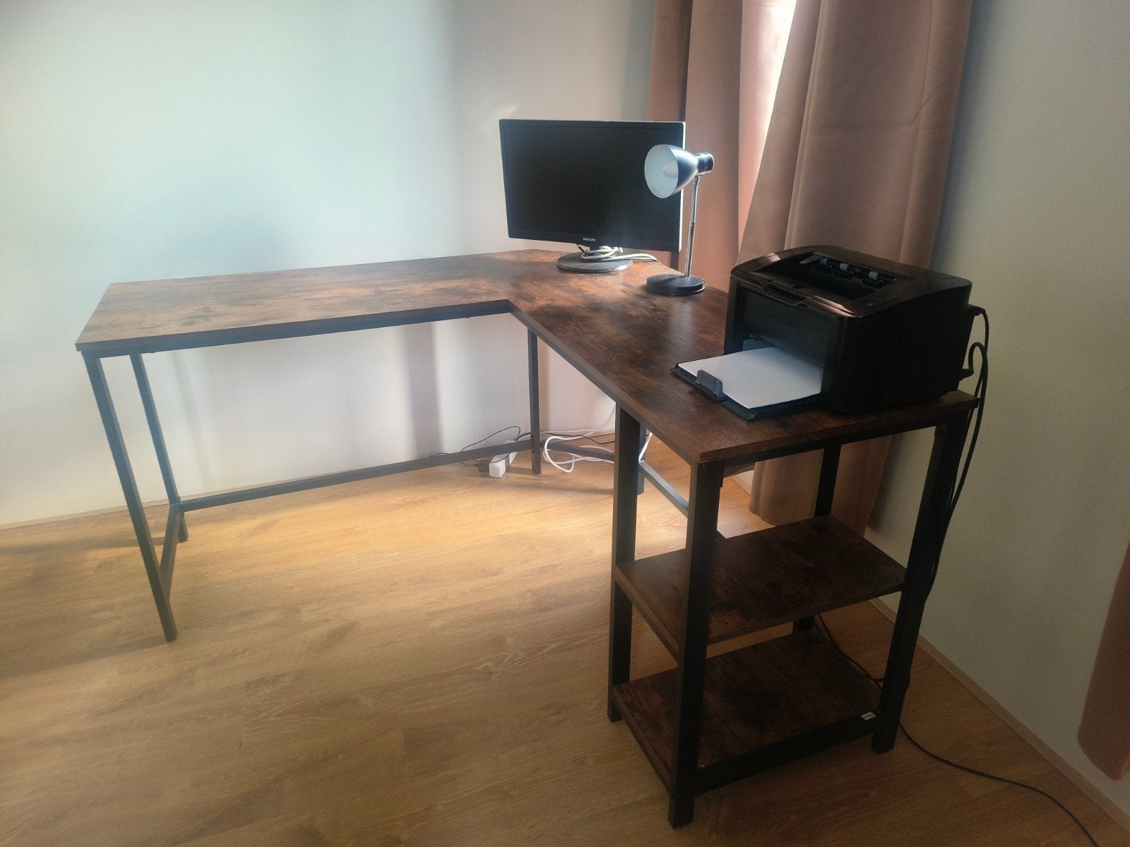 Foto 2 van Hoekbureau 1.38 x 1.38 m met 50 cm breed blad