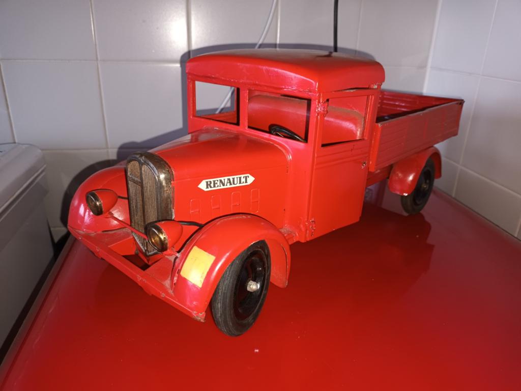 Blikken speelgoed. Renault 5T Truck. 1945. C.I.J  France., Ophalen of Verzenden