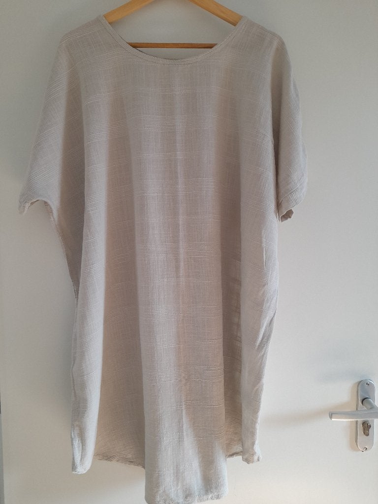 Sensi wear oversized jurk maat L 100% katoen, Kleding | Dames, Jurken, Beige, Maat 42/44 (L), Zo goed als nieuw, Onder de knie