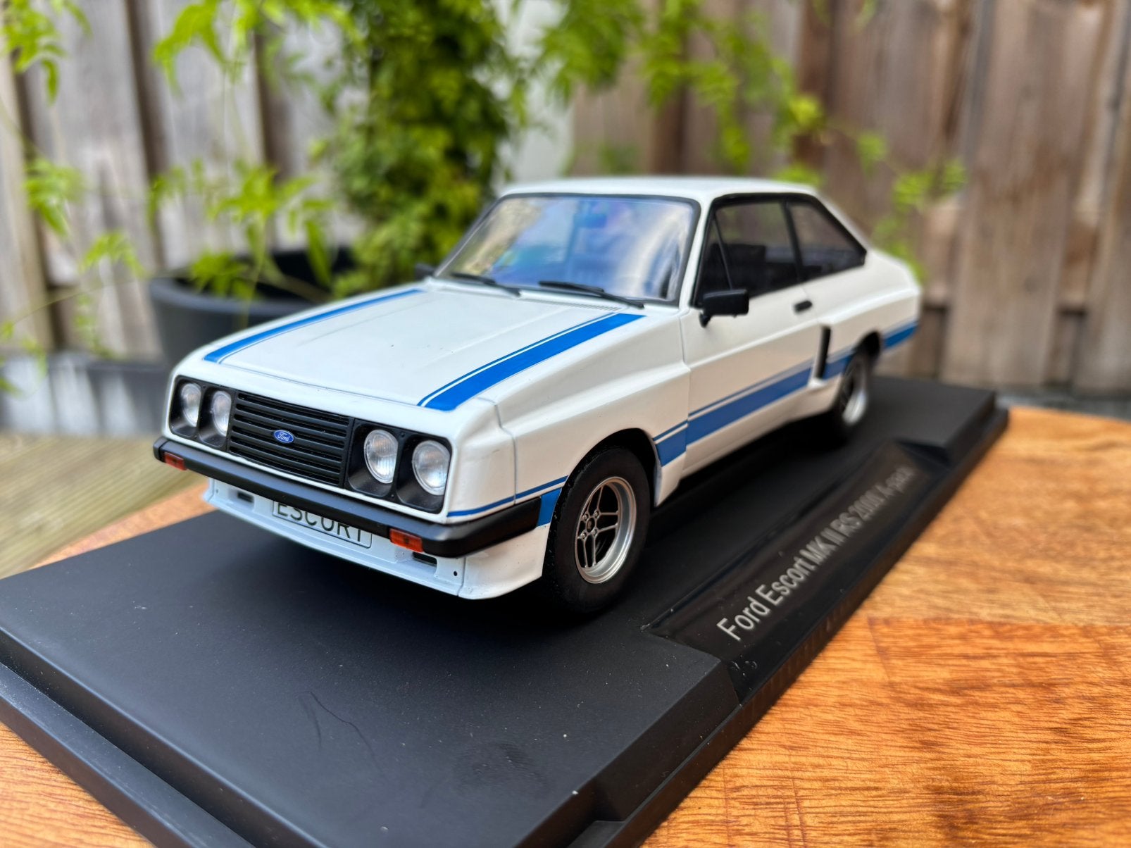 MCG Ford Escort MK ll RS2000 X-pack 1:18, Ophalen of Verzenden, Nieuw, Auto, Overige merken
