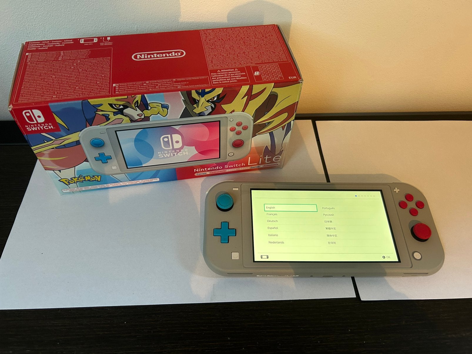 Nintendo Switch Lite - Pokemon Zacian & Zamazenta edition, Spelcomputers en Games, Ophalen of Verzenden, Grijs, Zo goed als nieuw