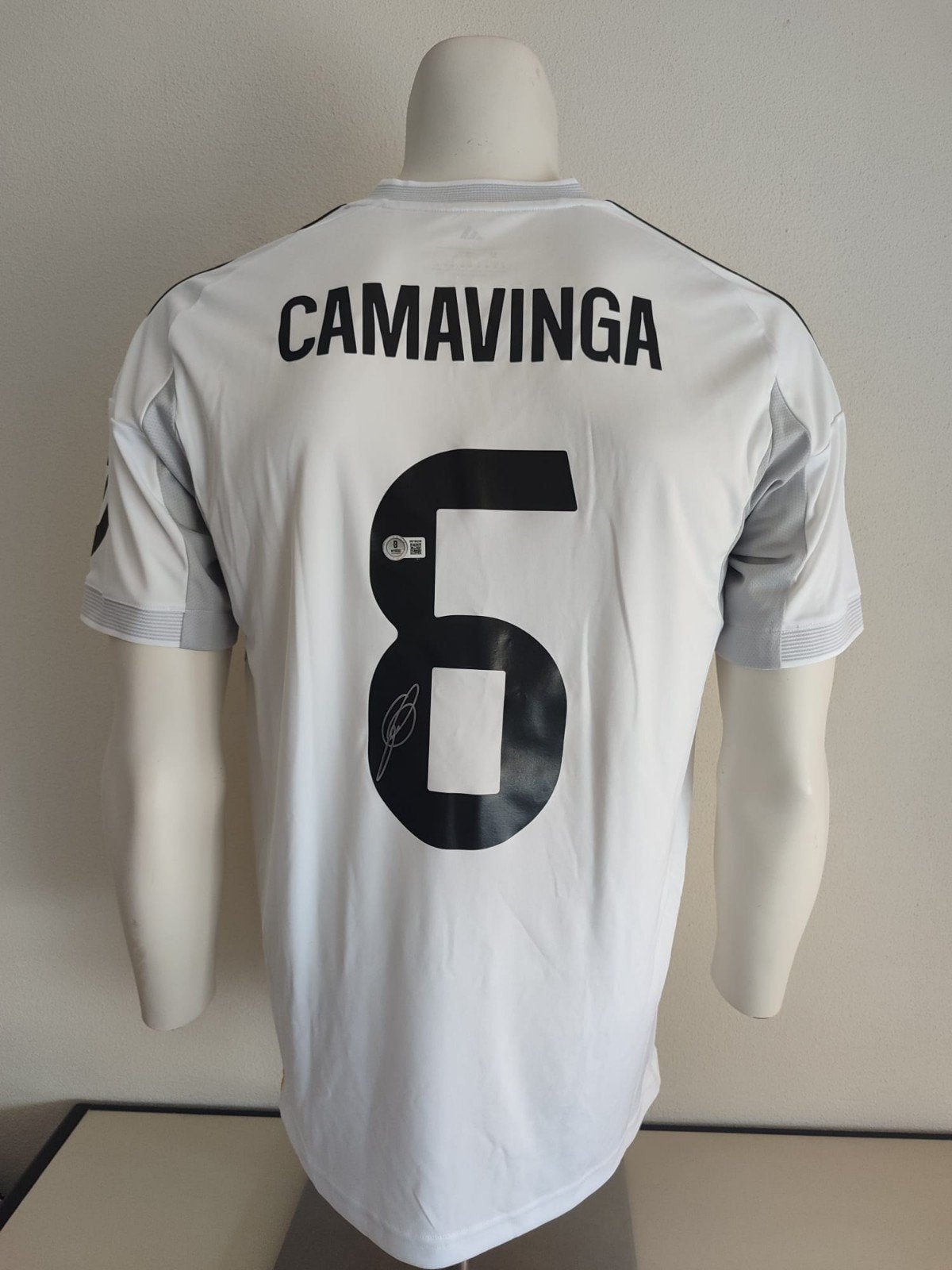 Real Madrid shirt gesigneerd door Camavinga met beckett COA, Ophalen of Verzenden, Nieuw, Buitenlandse clubs, Shirt