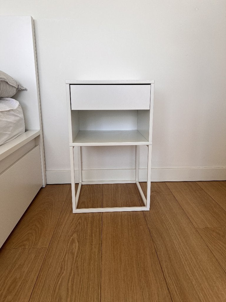 IKEA Bedside table, Huis en Inrichting, Ophalen, Zo goed als nieuw, Minder dan 45 cm, 55 tot 70 cm