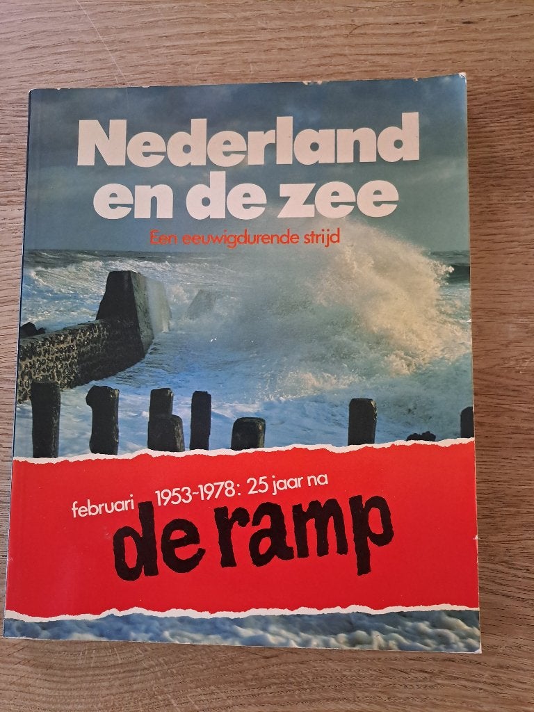 NEDERLAND EN DE ZEE. FEBRUARI 1953-1978. 25 JAAR NA DE RAMP., Boeken, Koen Aartsma., Ophalen of Verzenden, 20e eeuw of later, Gelezen