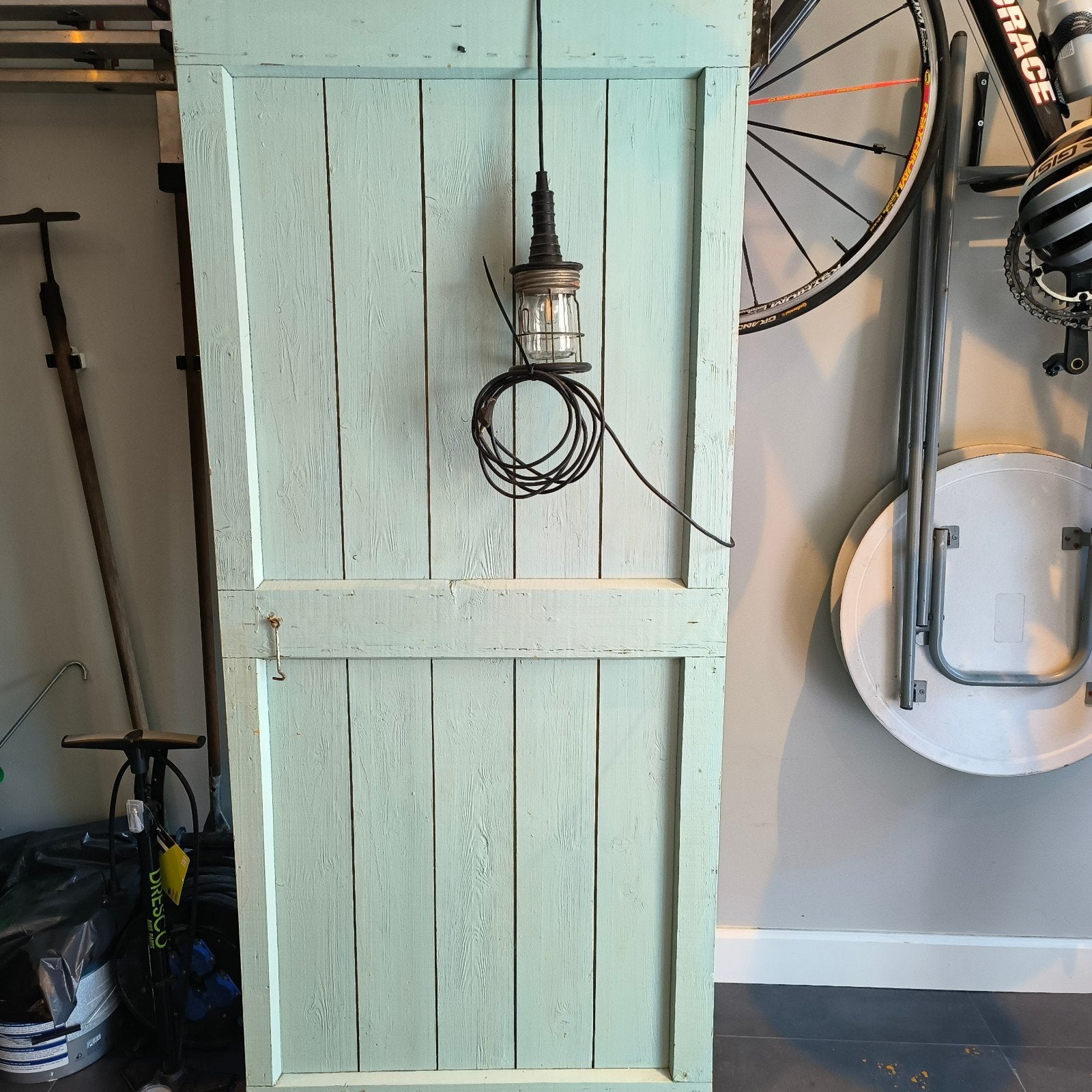 Oude boerderij deur met werkende lamp, Ophalen, Gebruikt