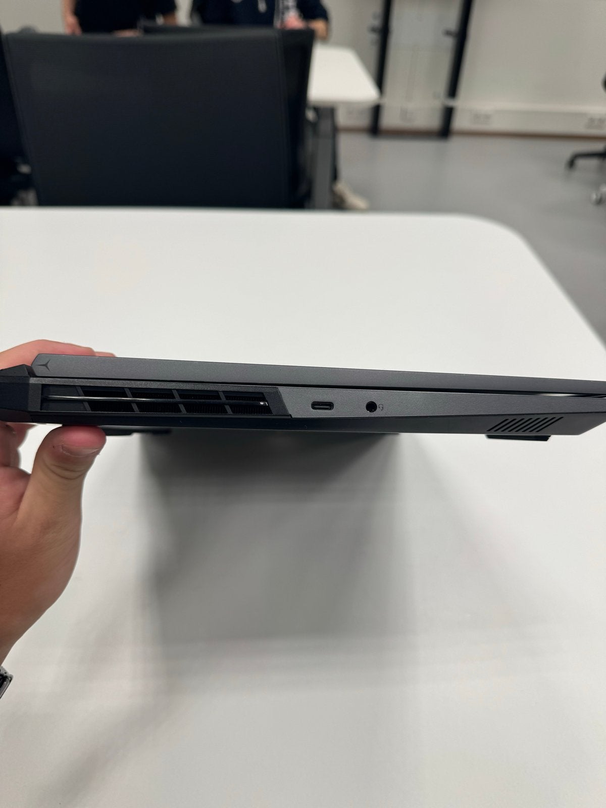 Foto 2 van Lenovo Legion 5 Pro 16ACH6H Gaming Laptop
