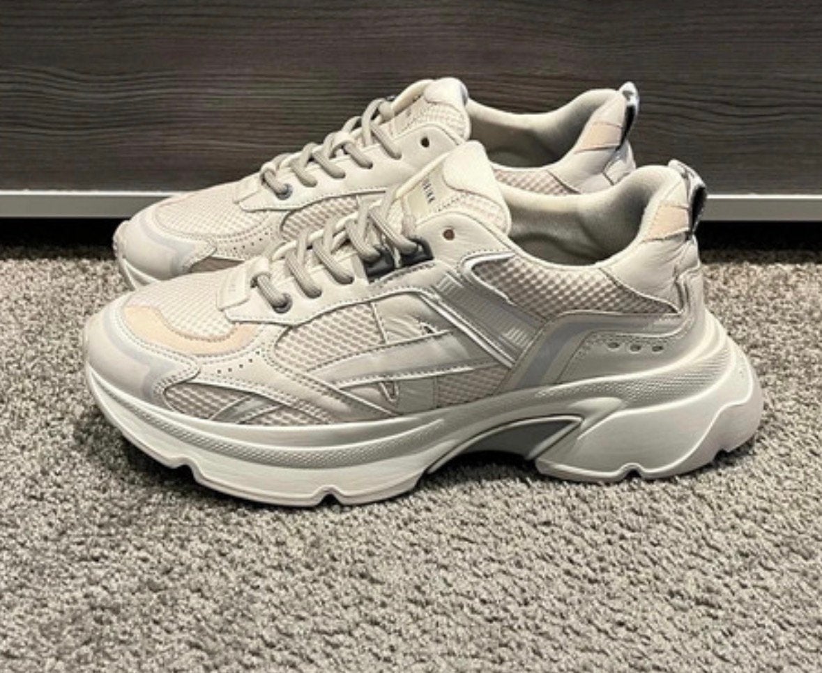Nubikk sneakers als nieuw!, Ophalen of Verzenden, Zo goed als nieuw, Sneakers of Gympen
