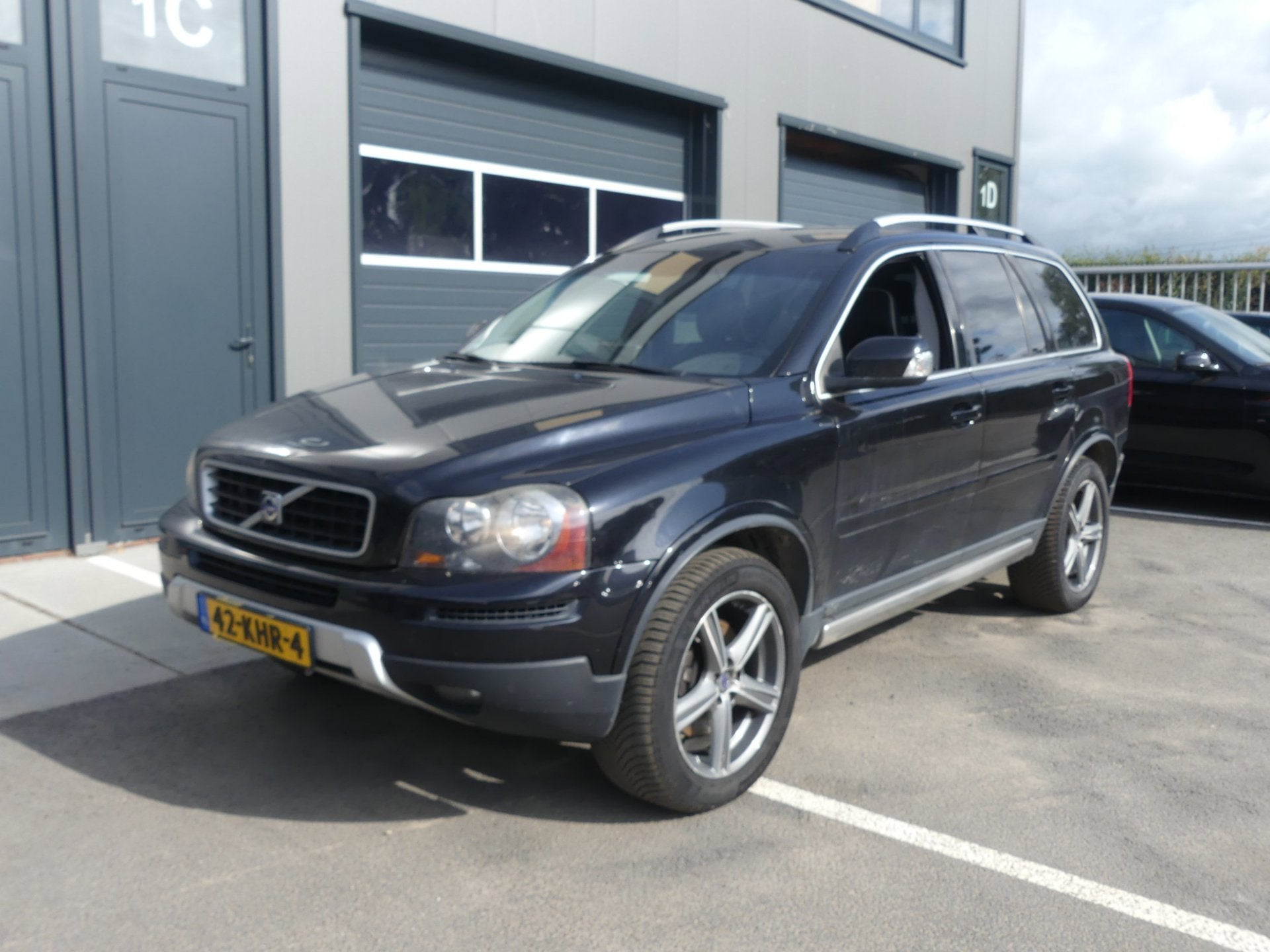 Volvo XC90 2.4 D5 Automaat Sport Leder Navi 7-Persoons APK t, Gebruikt, Zwart, 255 €/maand, 7 stoelen