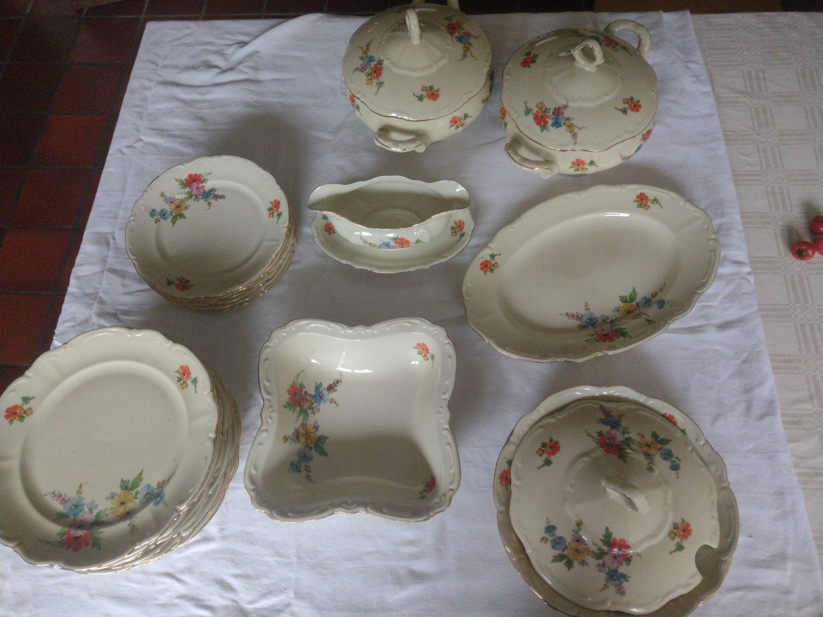 Vintage Bavaria servies met bloemmotief en gouden rand, Ophalen