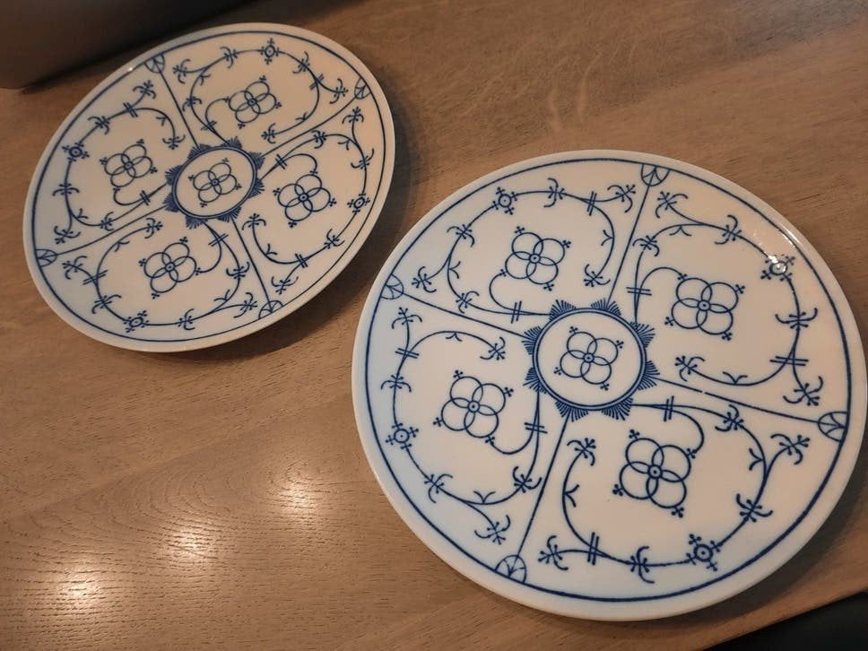 2 Saksisch blauw borden 25 cm prijs voor 2 borden, Huis en Inrichting, Keuken | Servies, Ophalen, Zo goed als nieuw, Overige stijlen