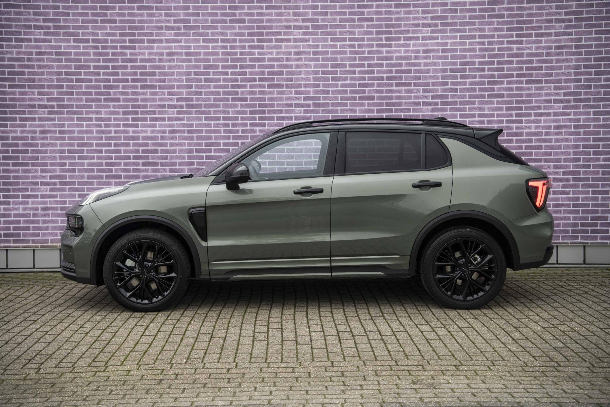 Lynk & Co 01 1.5 Plug-in Hybrid More | PHEV | Trekhaak | Two, 4 cilinders, Bedrijf, Hybride Elektrisch/Benzine, 1835 kg