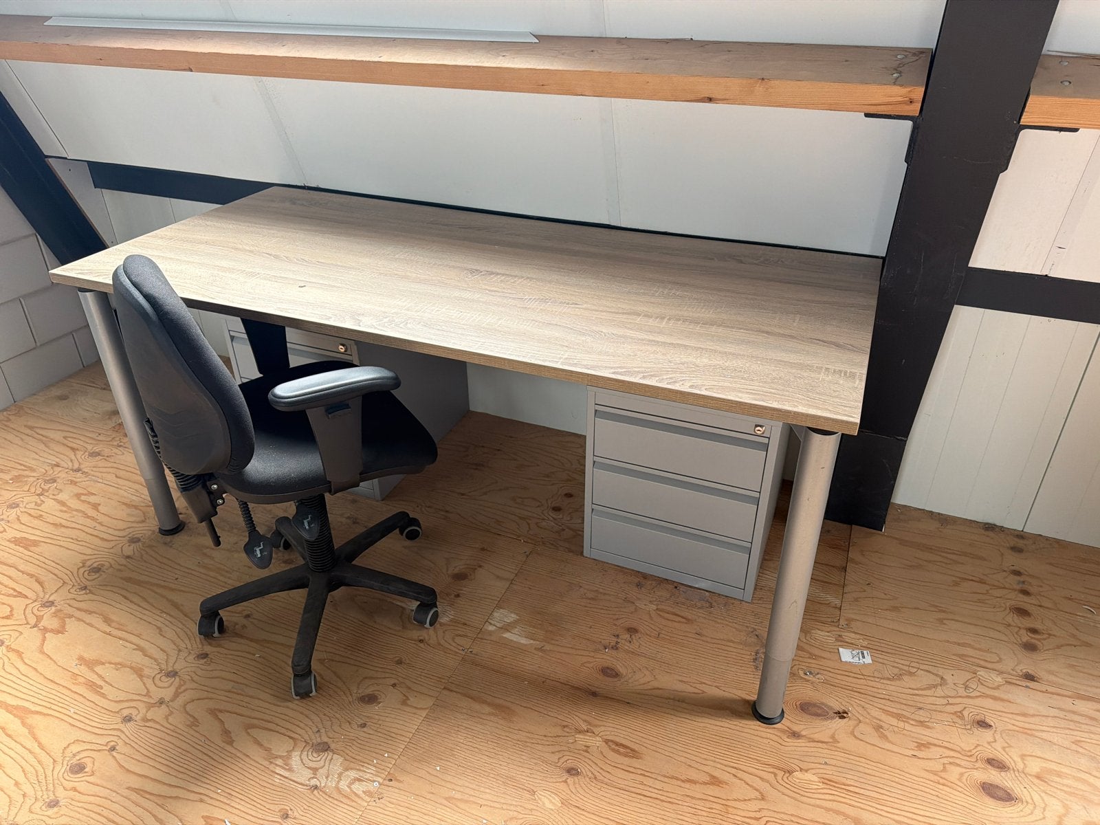 2x Nieuw bureau met stoel en 2x onderkastjes, Overige typen, Nieuw, Ophalen of Verzenden, Grijs