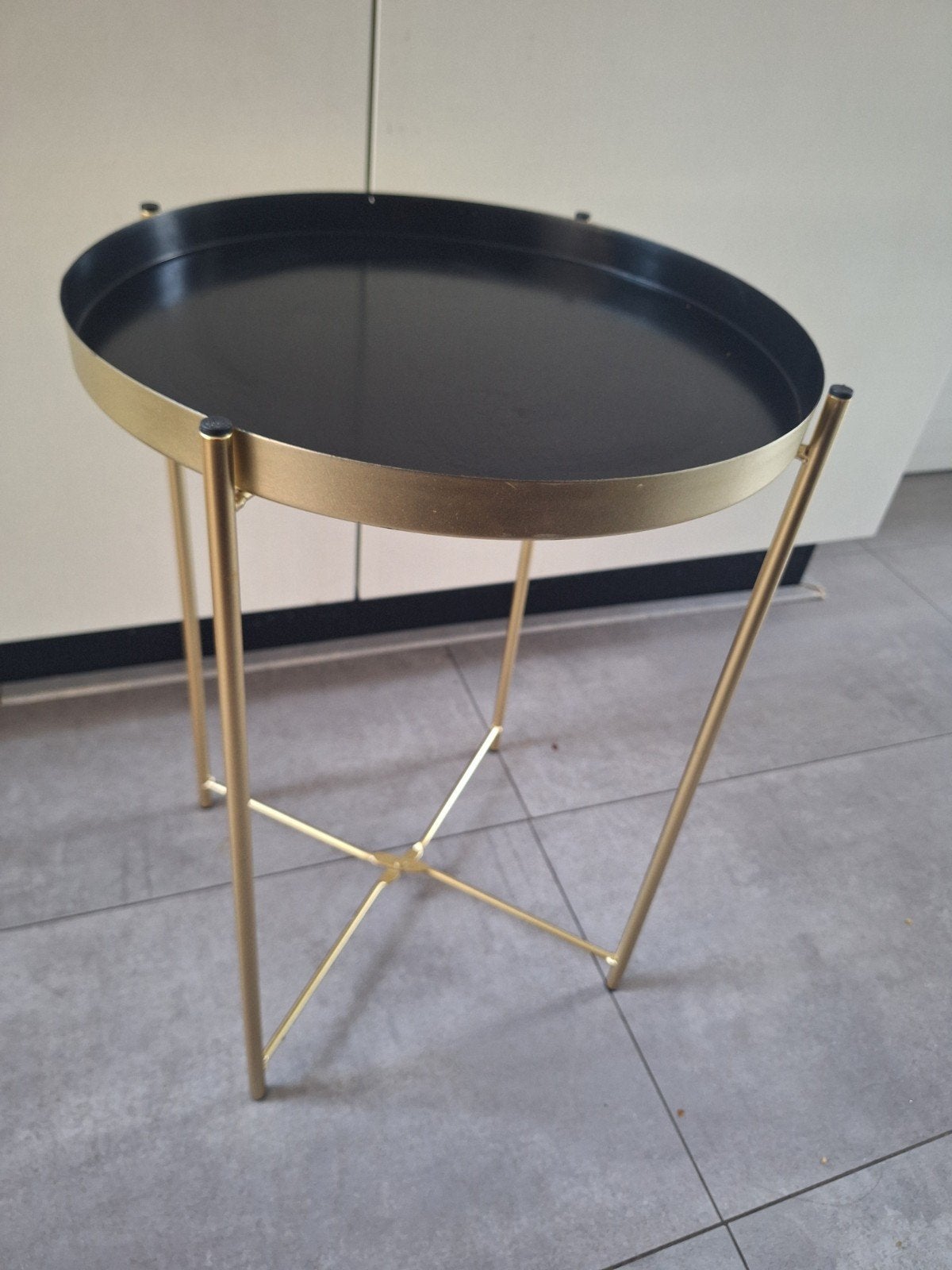 Stijlvolle bijzettafel goud met zwart blad, Ophalen of Verzenden, Zo goed als nieuw