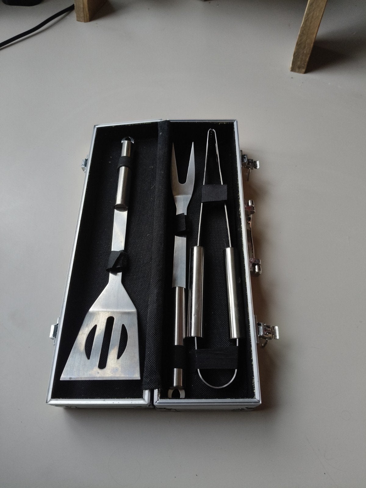BBQ Gereedschap Set in Koffer - 3-delig Roestvrij Staal, Ophalen of Verzenden, Zo goed als nieuw, Onbekend
