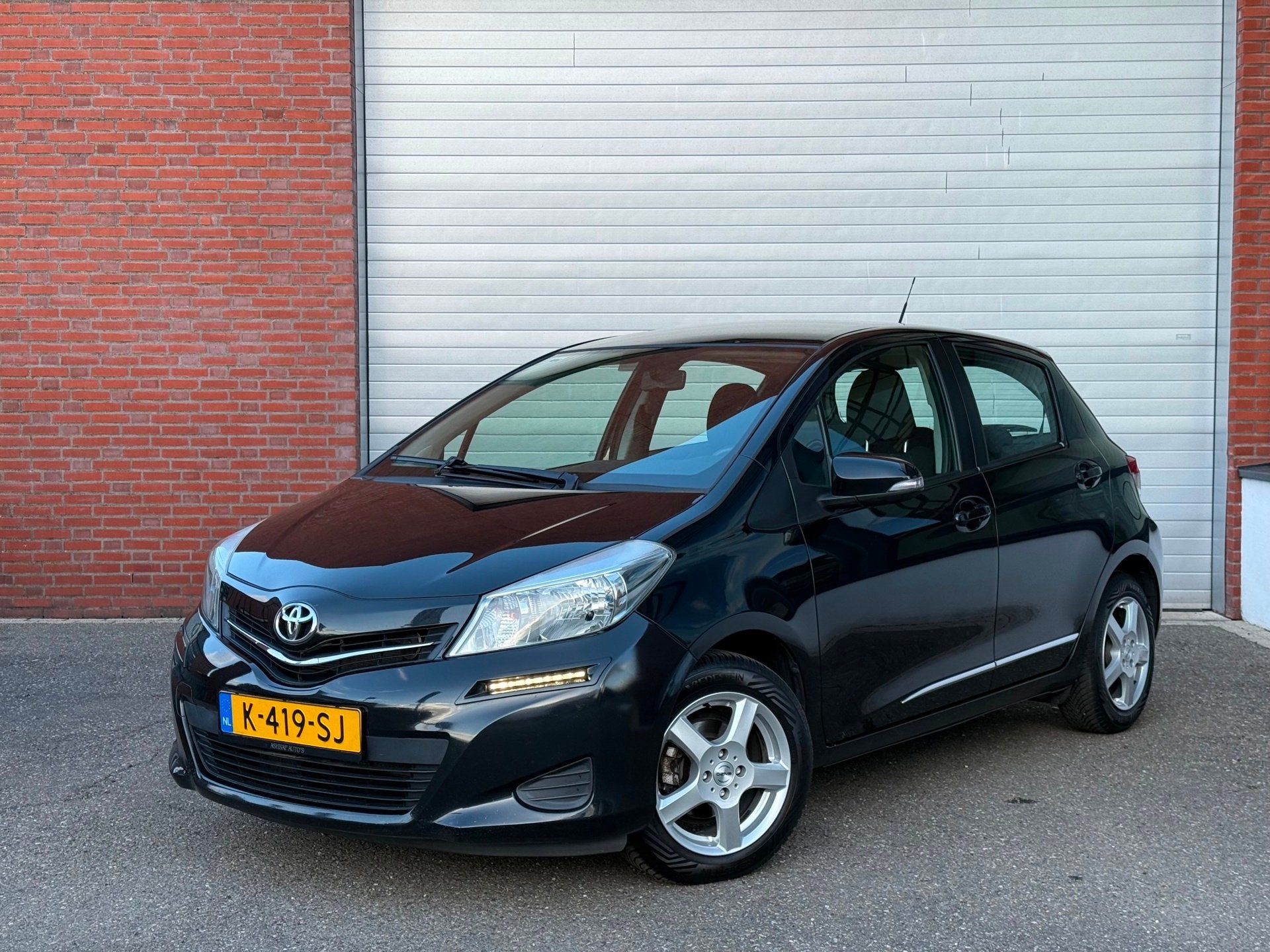 Toyota Yaris 1.3 VVT-i Dynamic | AUTOMAAT | NAVI, Auto's, Euro 5, Stof, 40 €/maand, Zwart