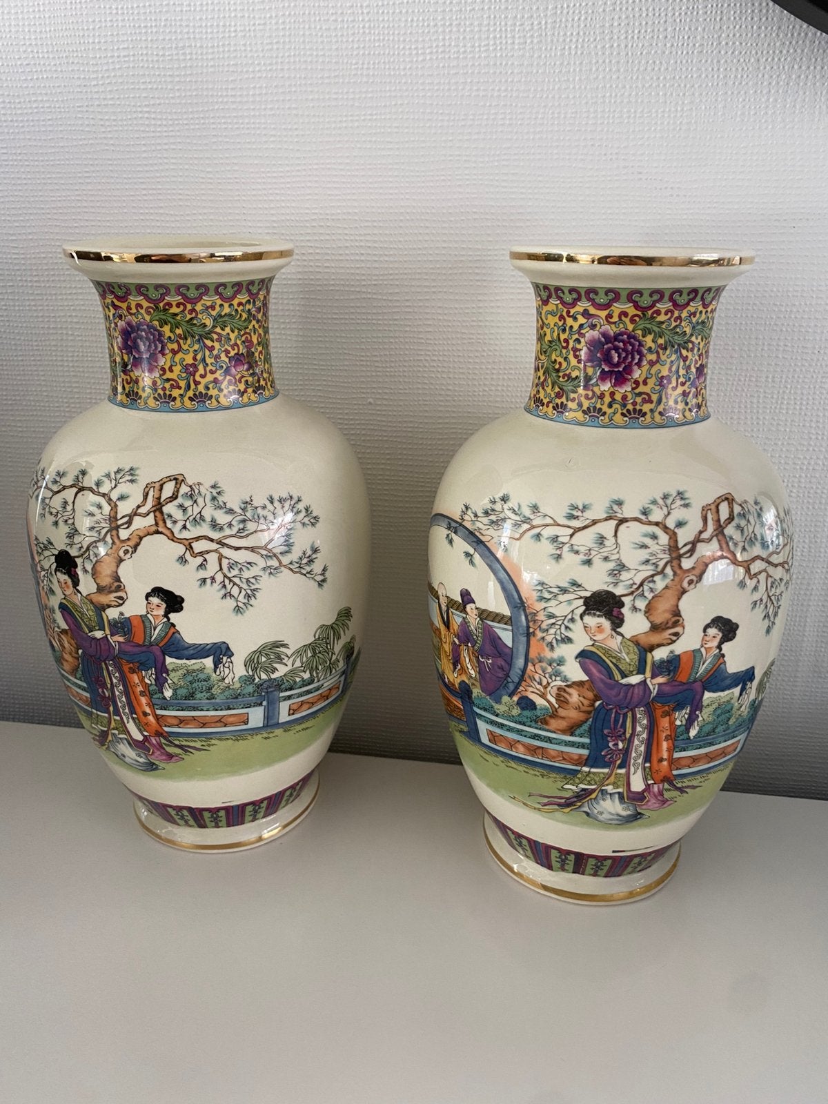 et van 2 Chinese vazen met traditionele decoratie, Ophalen of Verzenden