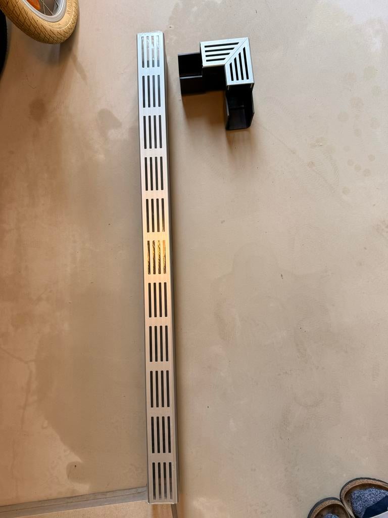 Nieuwe afvoergoot watergoot met hoekstuk - ongebruikt, Ophalen, Afvoer, Minder dan 2 meter, 40 tot 60 mm