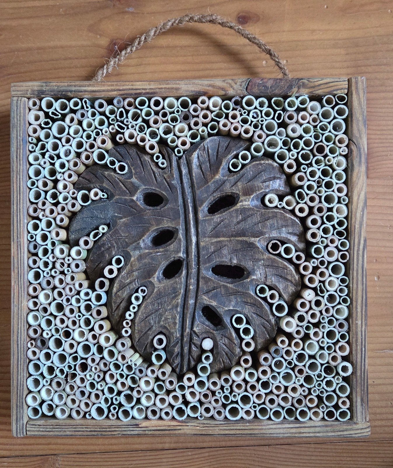Uniek Bijenhotel / Insectenhotel met Monstera Blad, Tuin en Terras, Tuinwanddecoratie, Ophalen of Verzenden, Nieuw