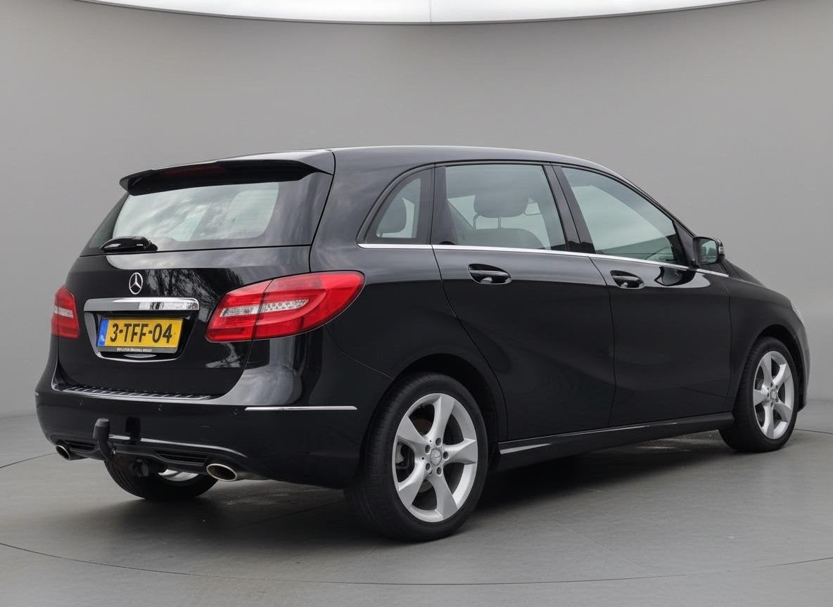 Mercedes B-klasse 180 Prestige | Leder | Memory | Trekhaak, Voorwielaandrijving, Gebruikt, 4 cilinders, Handgeschakeld