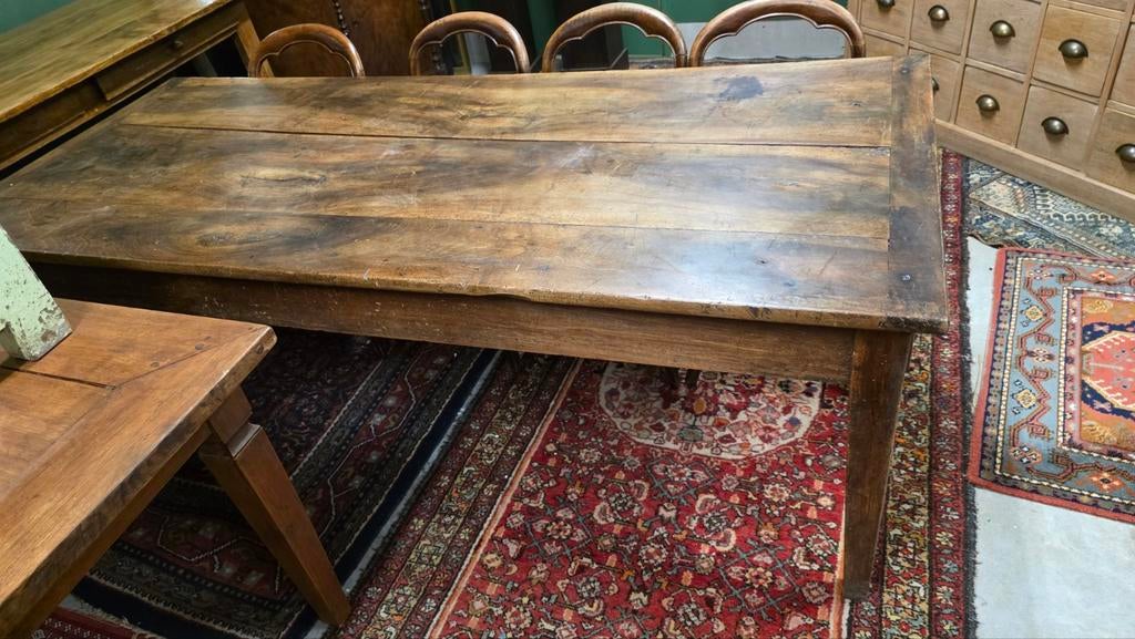 Antieke Franse kersenhouten eetkamertafel