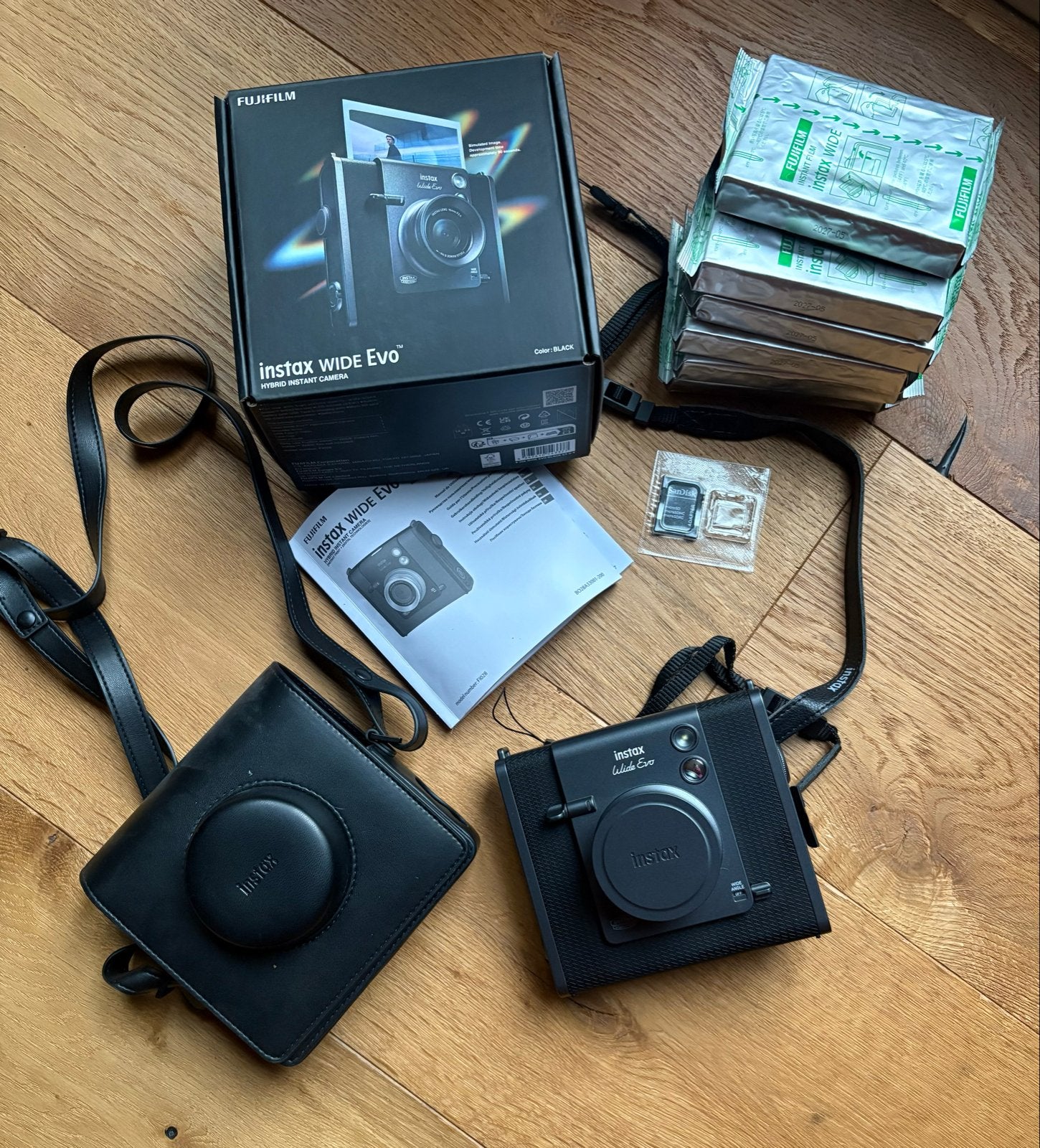 Fujifilm Instax Wide Evo Hybride Instant Camera + Accessoire, Ingebouwde flitser, Instant camera, Ophalen of Verzenden, Zo goed als nieuw