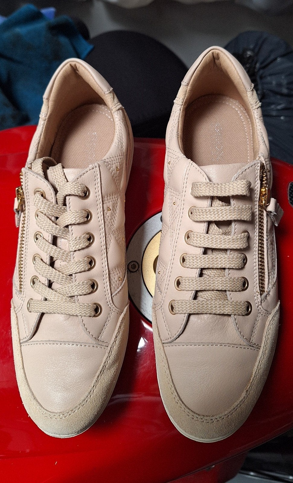 Nieuwe ongedragen leren Geox sneakers beige in 39.
instapbaa, Geox, Beige, Nieuw, Ophalen of Verzenden