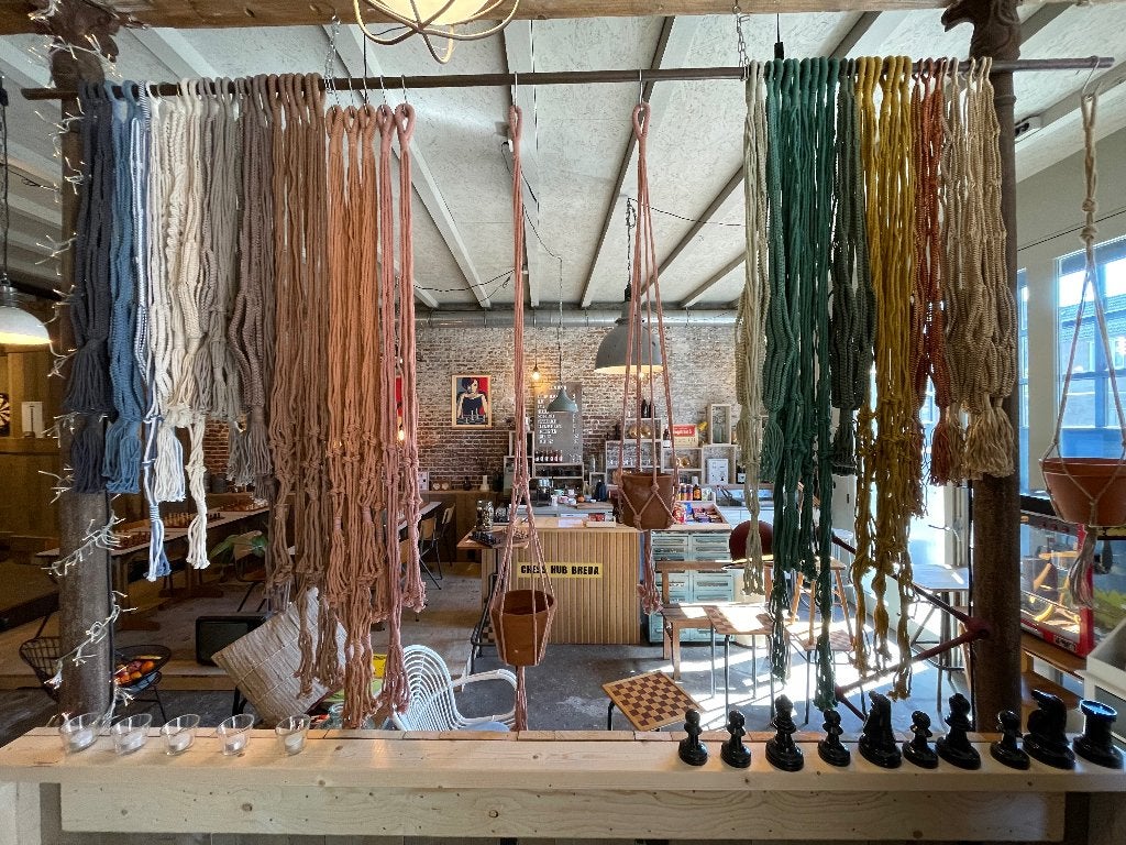 Partij van ruim 50 macrame plantenpot houders/hangers, Ophalen