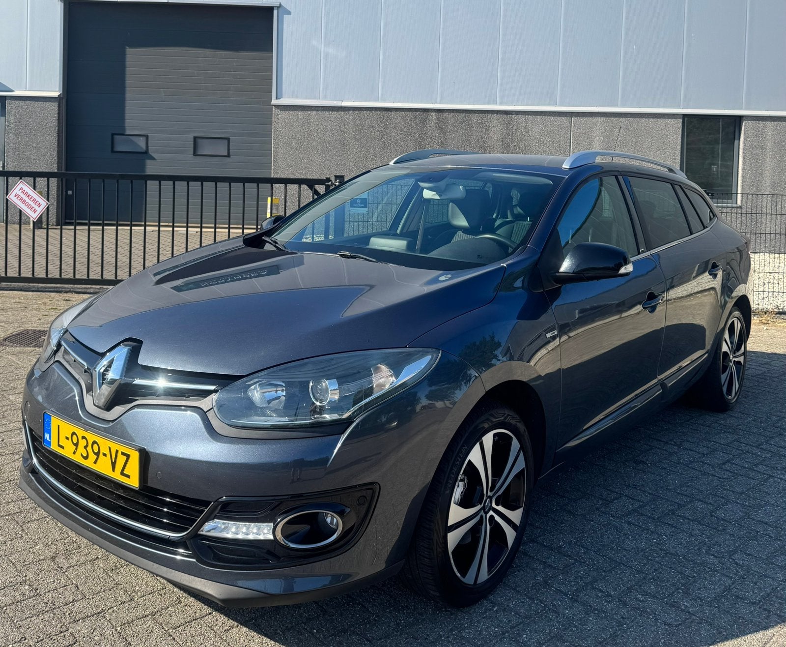 Renault Mégane 1.2 TCE Bose Ed. |Park. Sensoren V/A|Trekhaak, Voorwielaandrijving, 4 cilinders, Blauw, 1197 kg