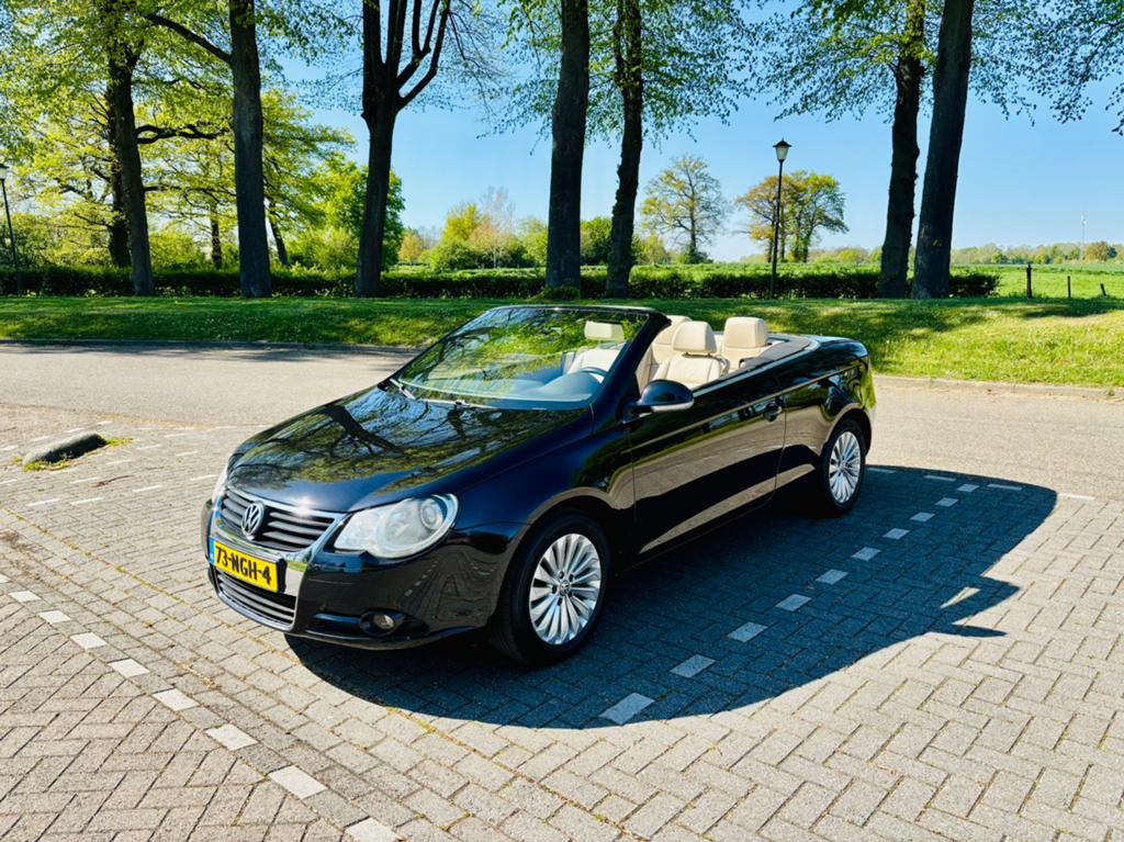 Volkswagen EOS 2.0 FSI, Leder, CarPlay, nieuwe APK, trekhaak, Auto's, Volkswagen, Voorwielaandrijving, 4 cilinders, 4 stoelen