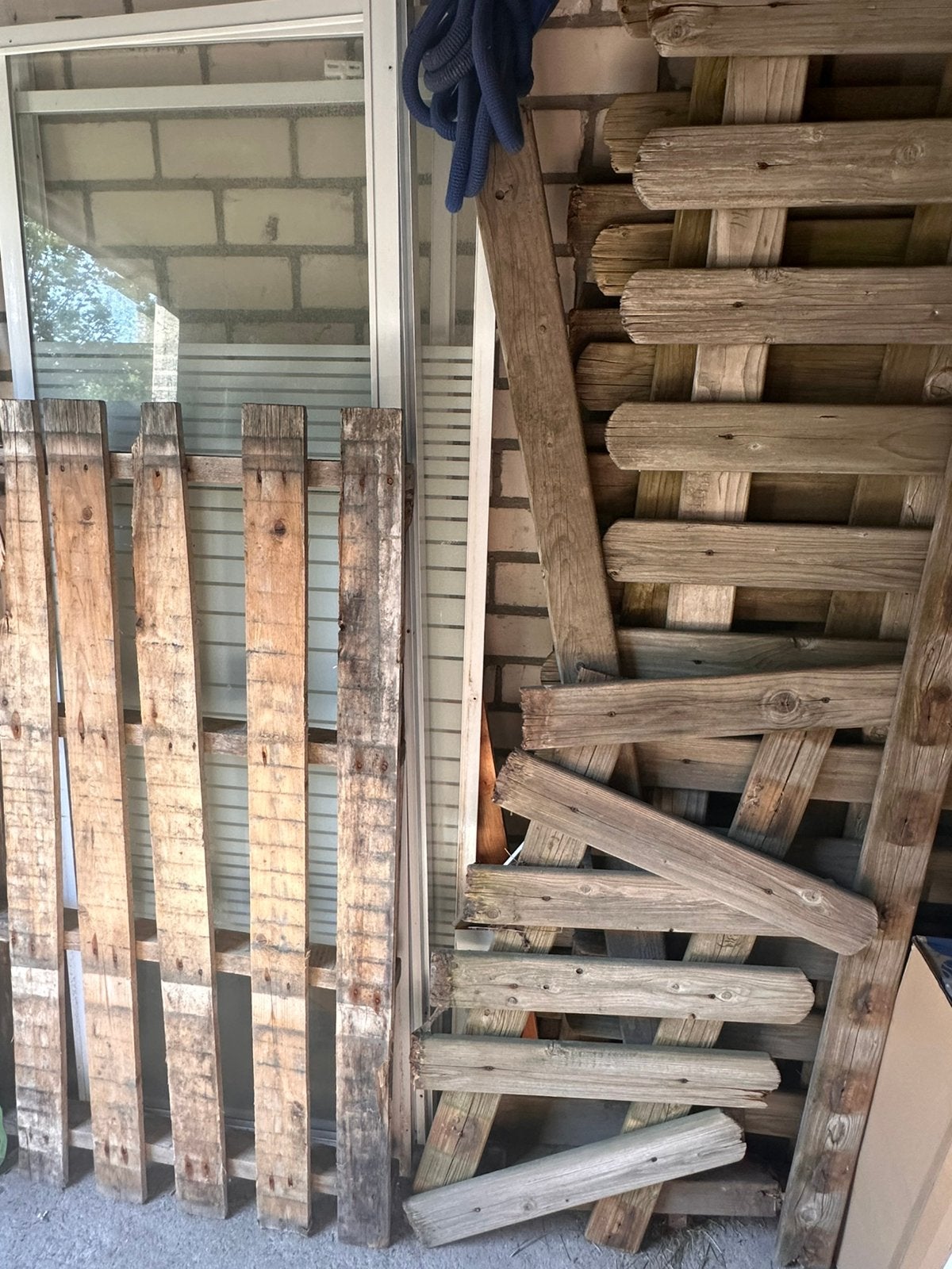 Wegwerp pallet en stookhout GRATIS afhalen Eindhoven Tempel, Minder dan 3 m³, Ophalen
