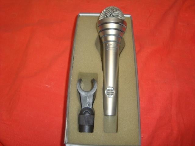 Gebruikt: AKG D330BT "ABBA" microfoon 20260407, Muziek en Instrumenten, Microfoons, Gebruikt, Zangmicrofoon, Ophalen of Verzenden