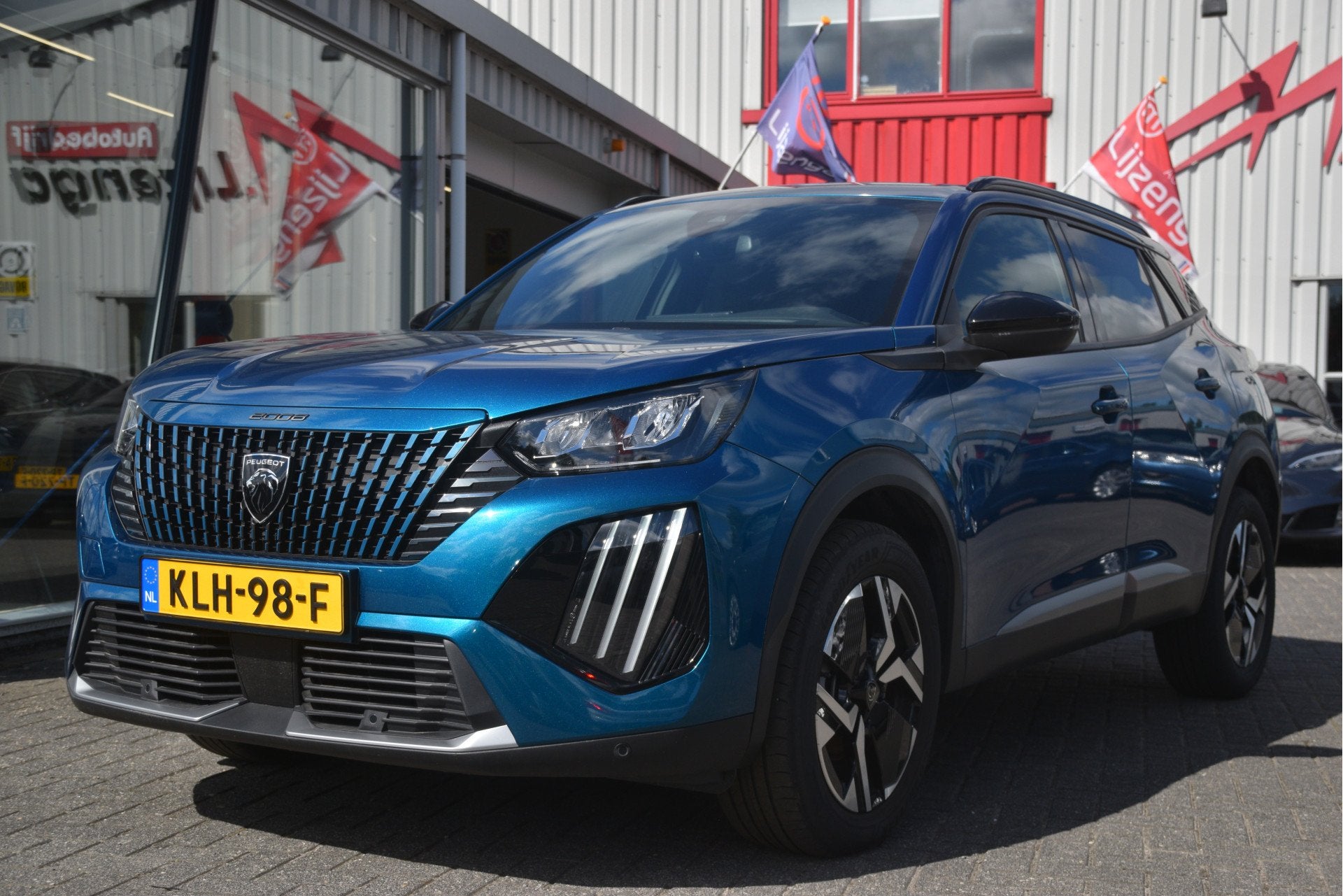 Peugeot 2008 1.2 PureTech 100 Allure Carplay | LED | Clima |, Auto's, Dealer onderhouden, Gebruikt, Euro 6, 1199 cc