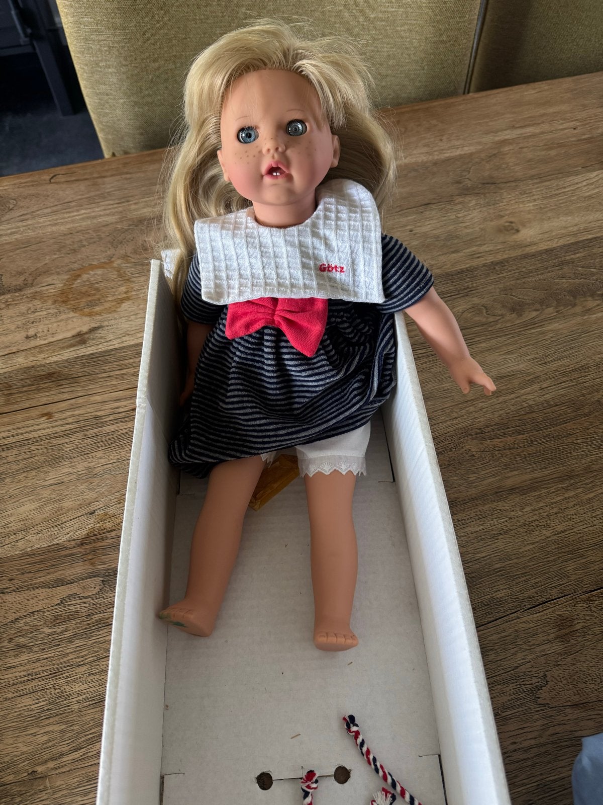 Götz Babypop Loes met extra kleding en originele doos, Verzamelen, Poppen, Ophalen of Verzenden, Gebruikt, Babypop