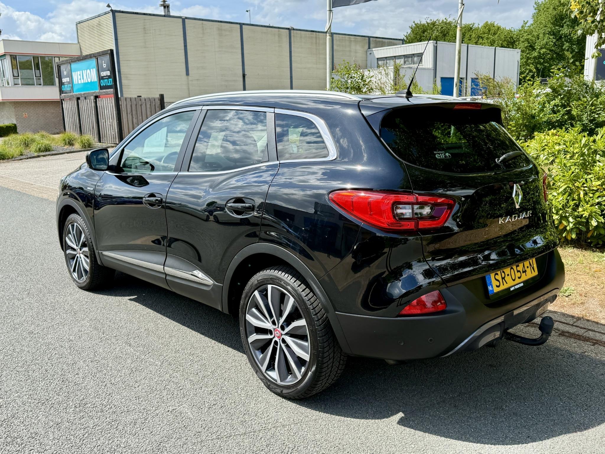Renault Kadjar 1.2 TCe Bose 130PK Automaat•Navi•Trekhaak, Auto's, Kadjar, Gebruikt, 4 cilinders, Zwart