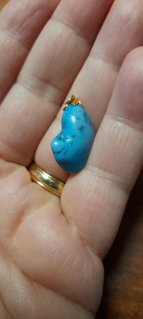Turquoise steentje ongeveer 2 cm lengte, Ophalen of Verzenden, Blauw