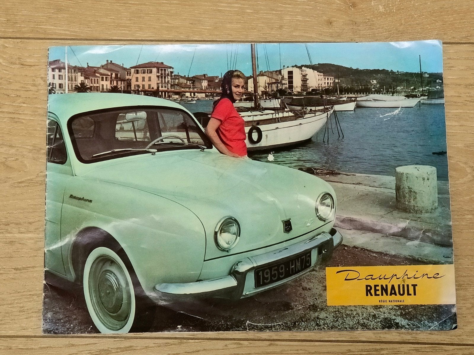 Autofolder Renault Dauphine, Ophalen of Verzenden, Gelezen, Renault