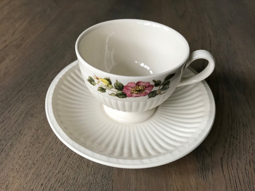 8 x Wedgwood Briar Rose kop en schotel - nieuwstaat, Ophalen, Zo goed als nieuw, Overige stijlen, Kop(pen) en/of Schotel(s)