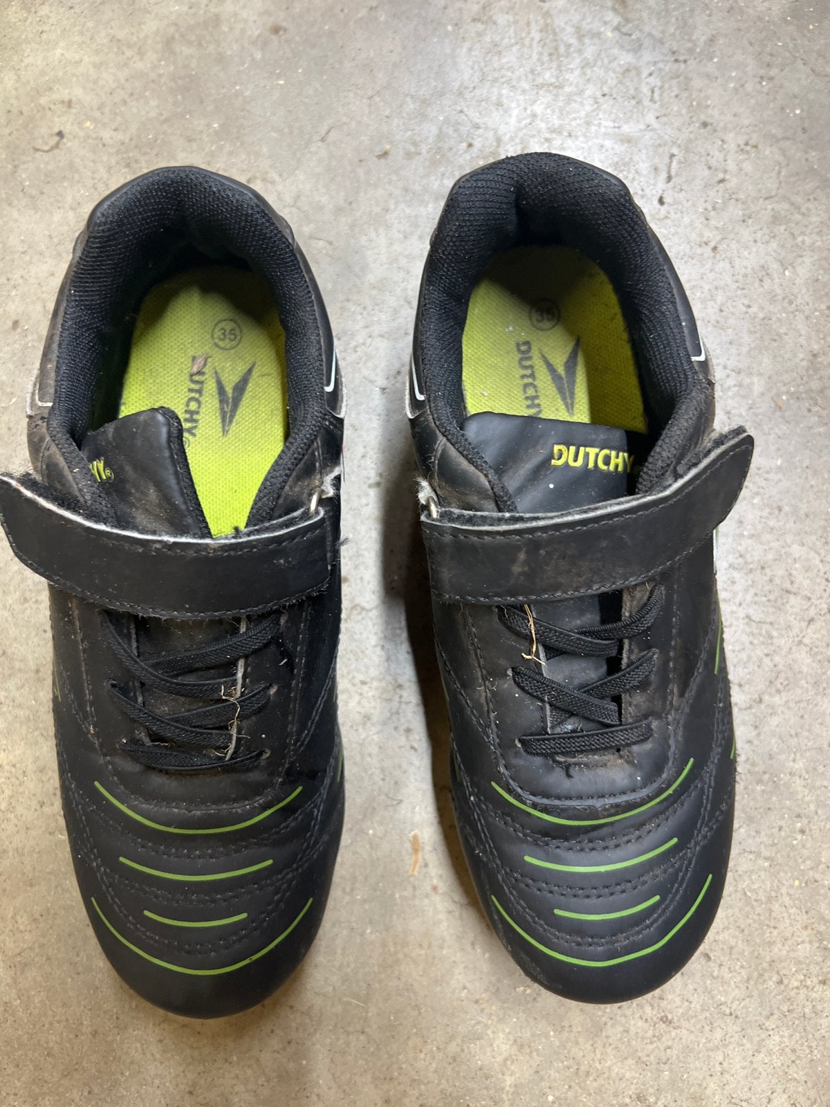 Zwarte DUTCY voetbalschoenen maat 35, Ophalen, Gebruikt, Schoenen